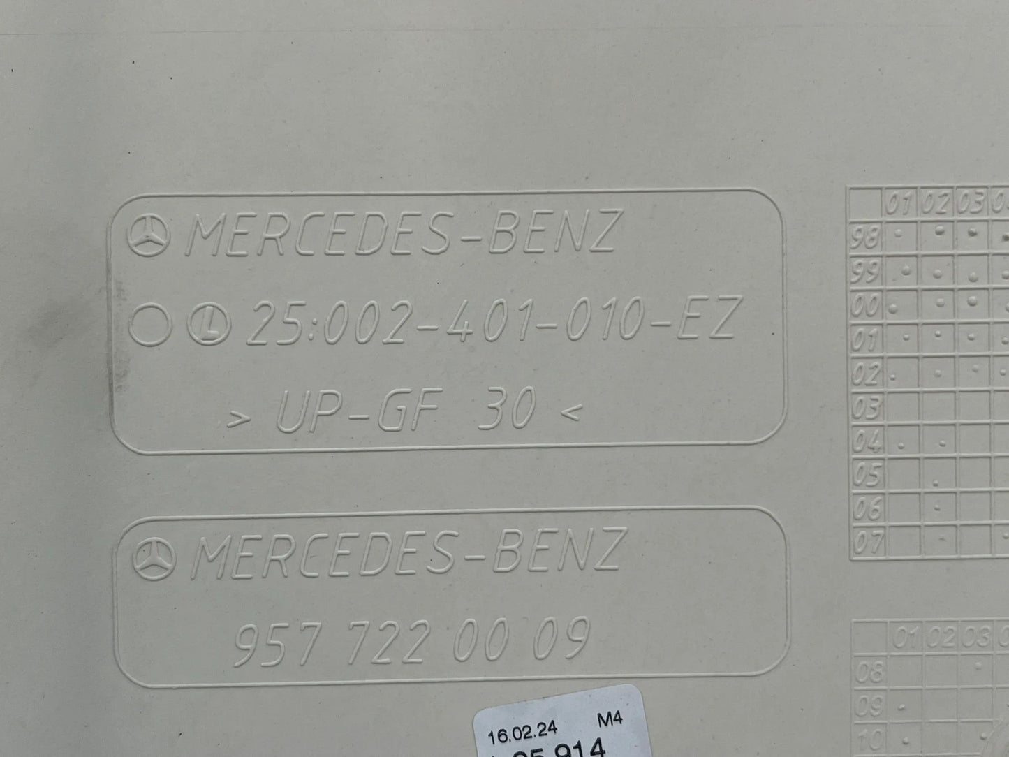 Original Mercedes-Benz Beplankung A9577220009 NEU
