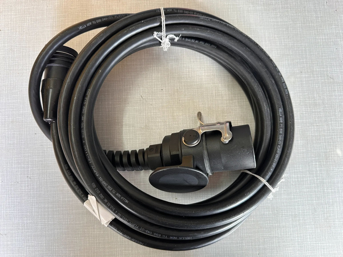 Original Hella Anhänger-Adapter 8KA 340 843-021 NEU