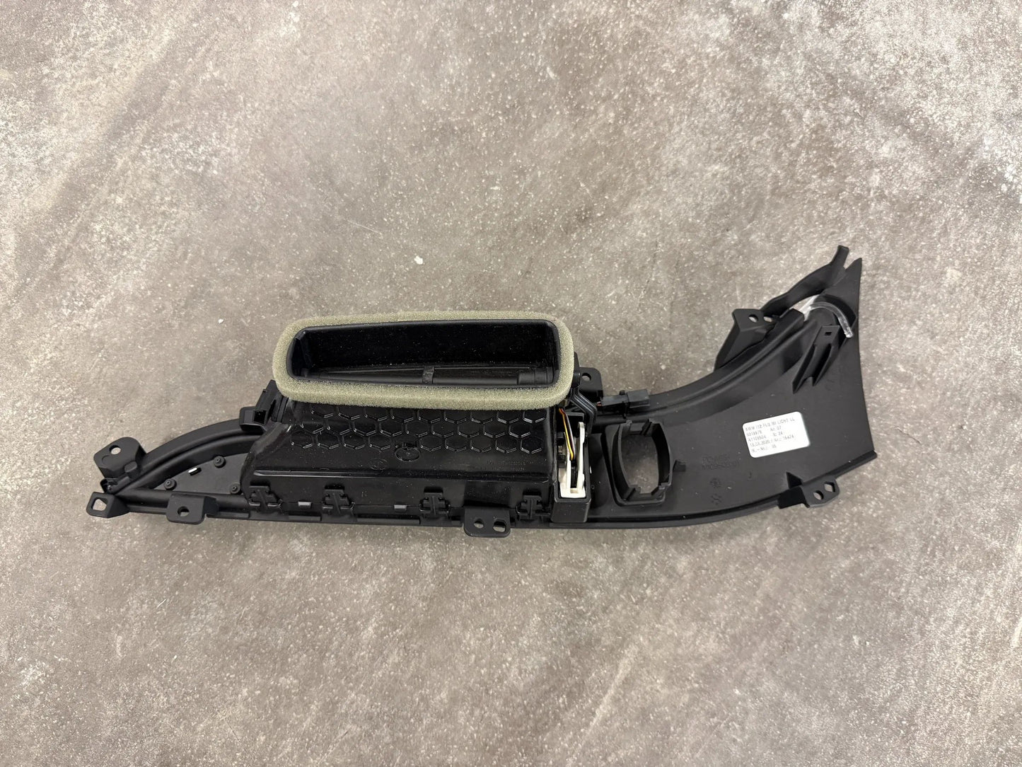 Original BMW i12 i15 i8 Frischluftgrill Mitte 9319979 64229319979 NEU
