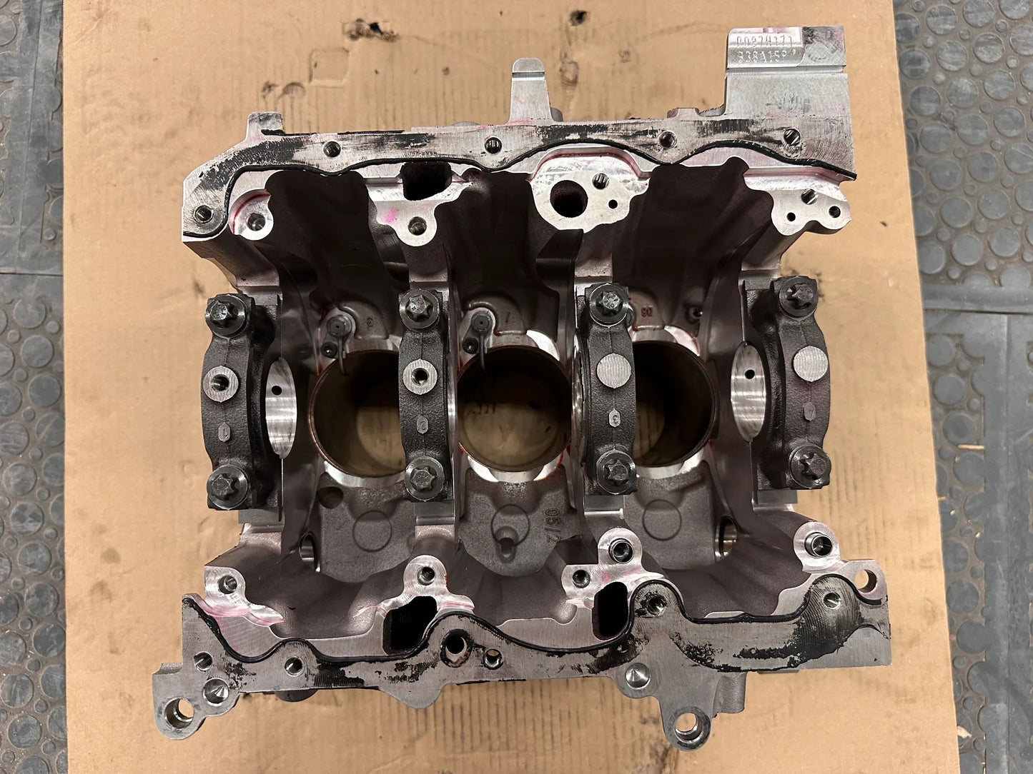 Original BMW Motorblock B38A15P 8631944 NEU