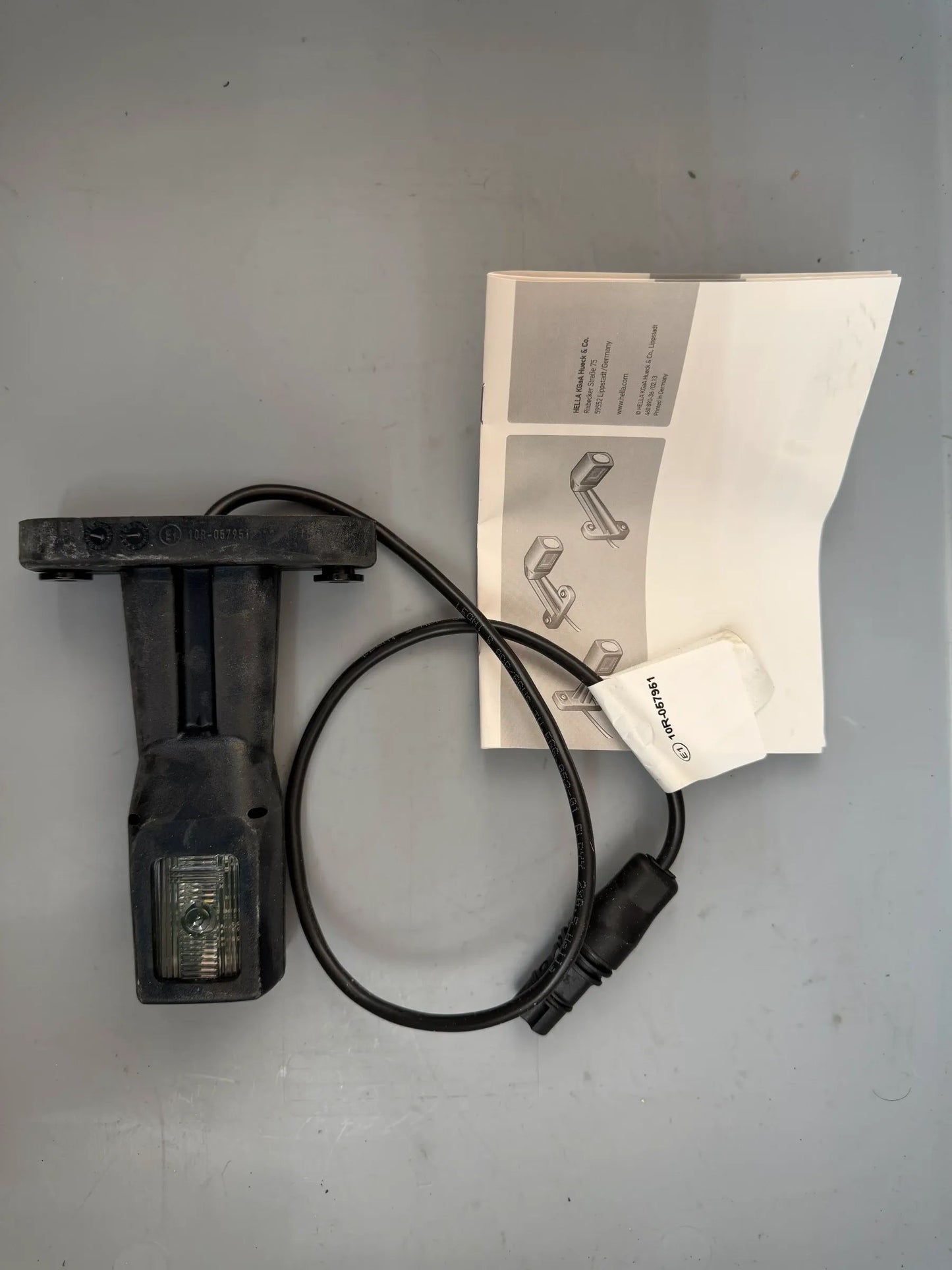 Original Hella Umrissleuchte 2XS 011 768-021 NEU
