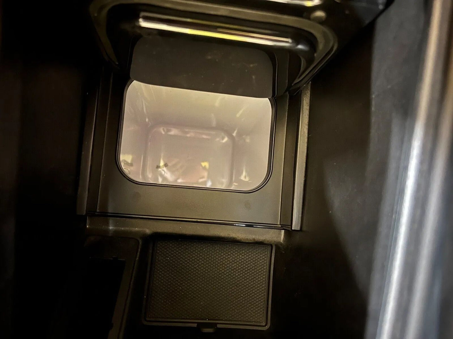 ORIGINAL Mercedes Benz V-Klasse Kühlschrank/Kühlfach/Mittelkonsole Schwarz