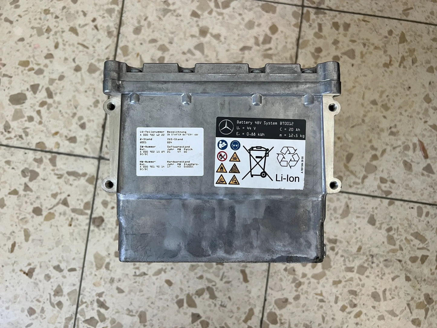 ORIGINAL Mercedes Benz Starterbatterie A0009826222 NEU