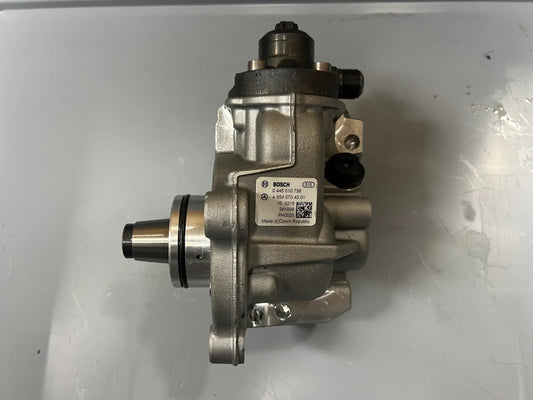 Original Mercedes Benz OM654 Kraftstoffpumpe Hochdruckpumpe A6540704301 NEU