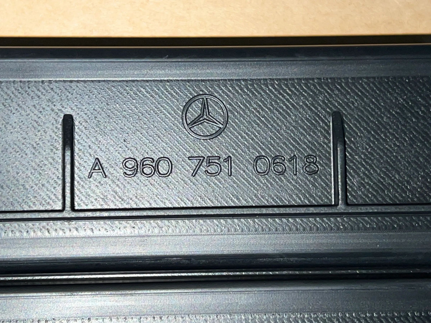Original Mercedes-Benz Ziergitter FV 2300 A9607500318 9135 NEU