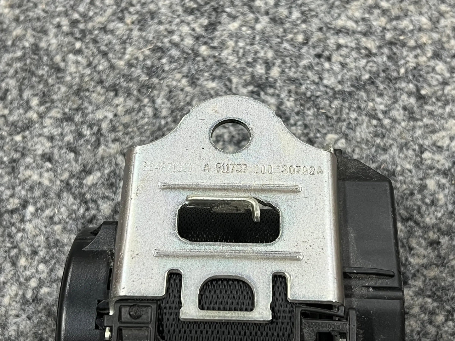 Original Mercedes-Benz V-Klasse W447/448 Gurt komplett links 634241800A Schwarz