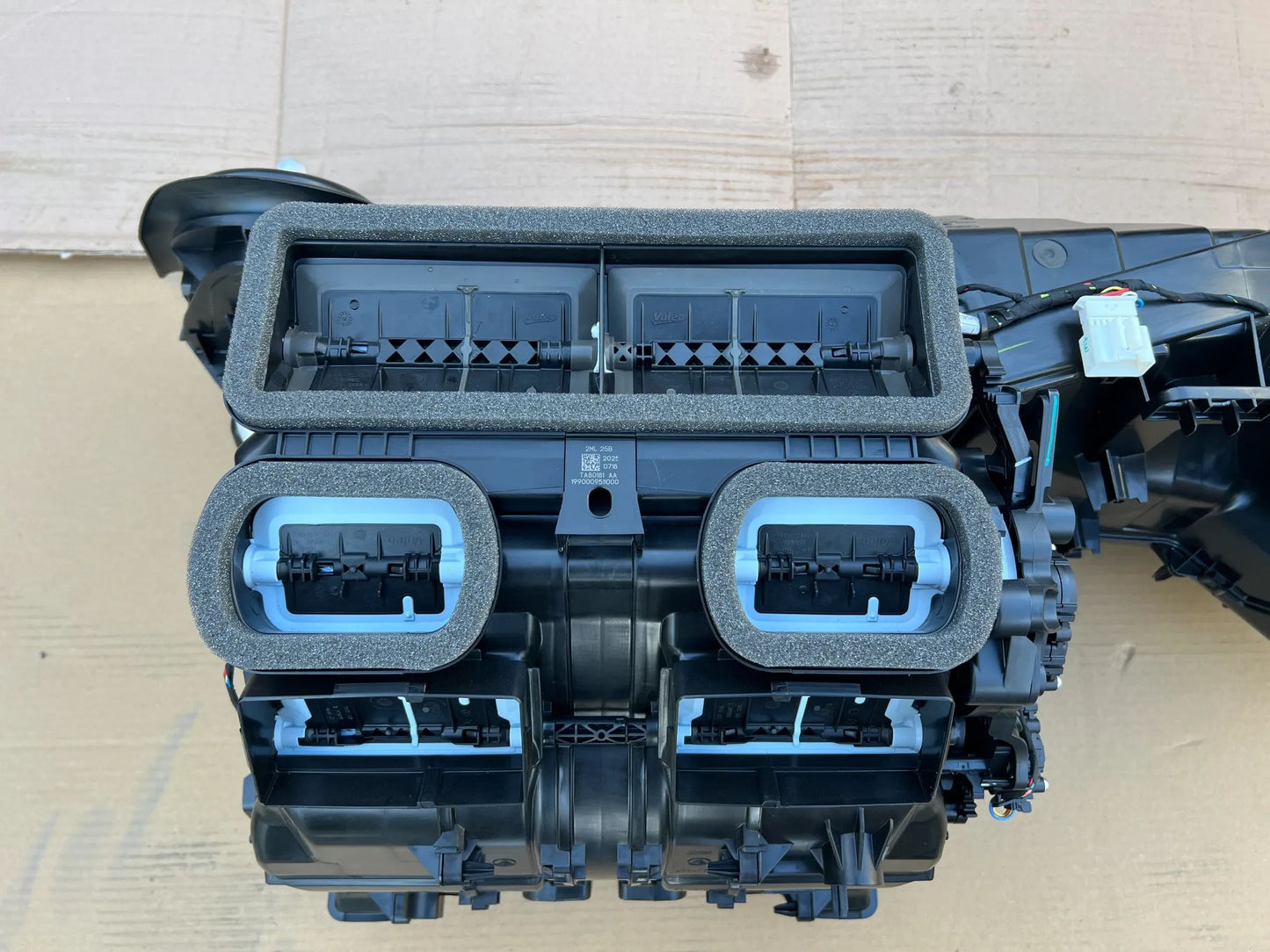 ORIGINAL MERCEDES-BENZ CLE A236/C236 HEIZUNGSKASTEN A2368306400 + A2369069500 NE