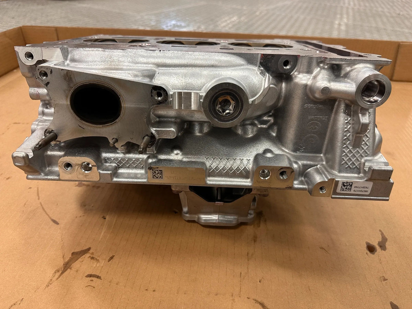 Original BMW Zylinderkopf  7829177 M070H179 NEU