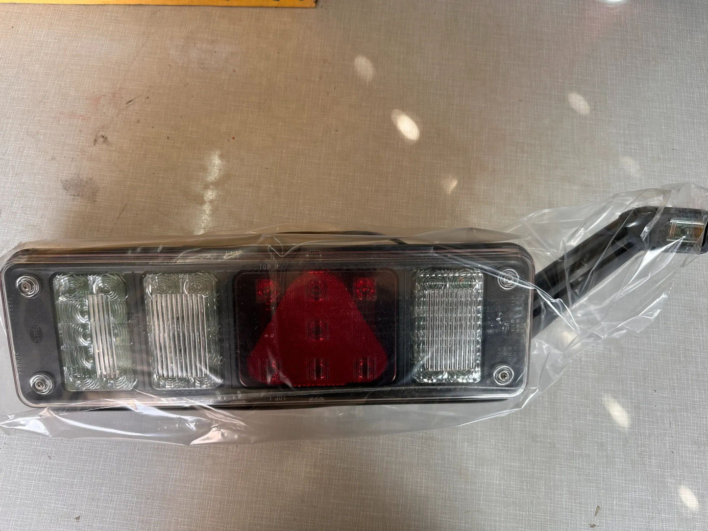 Original Hella Heckleuchte Rechts 2VP 340 960-121 NEU