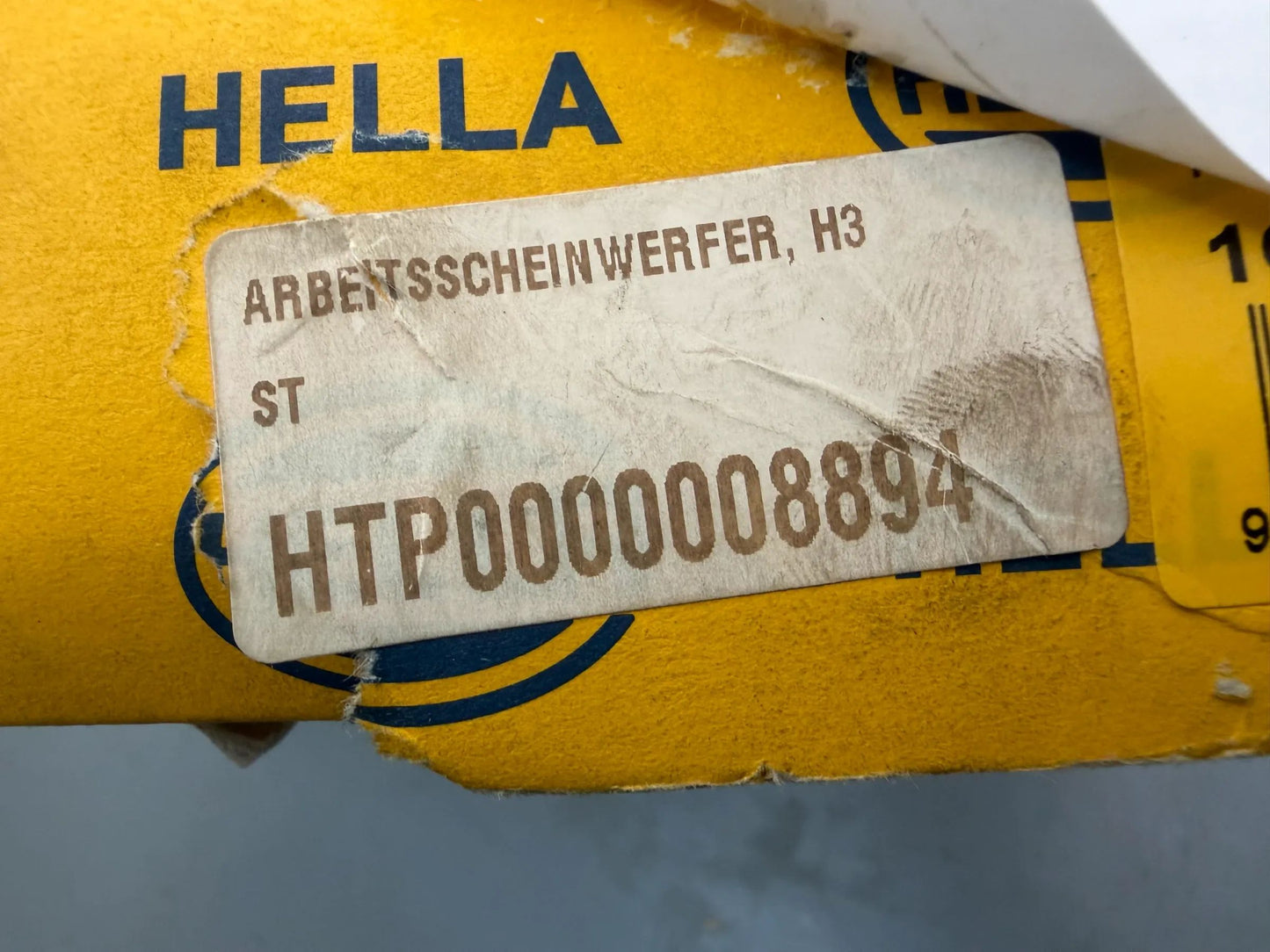 Original Hella Arbeitsscheinwerfer 1GA 007 506-091 NEU