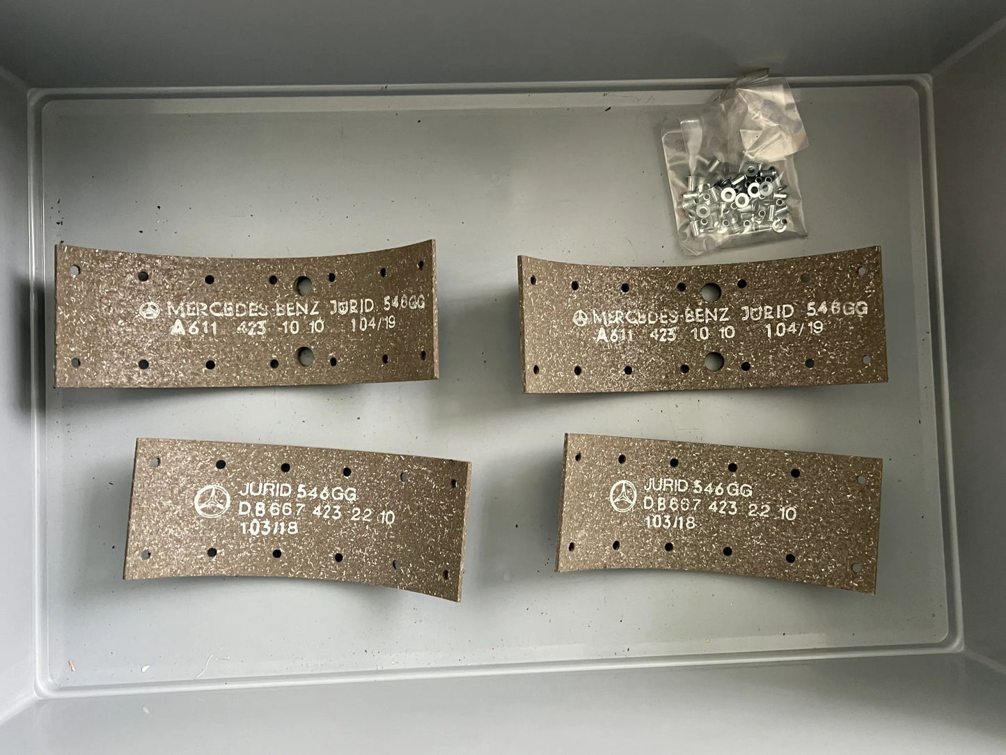 Original Mercedes-Benz Bremsbelag-Satz A4634230210 NEU