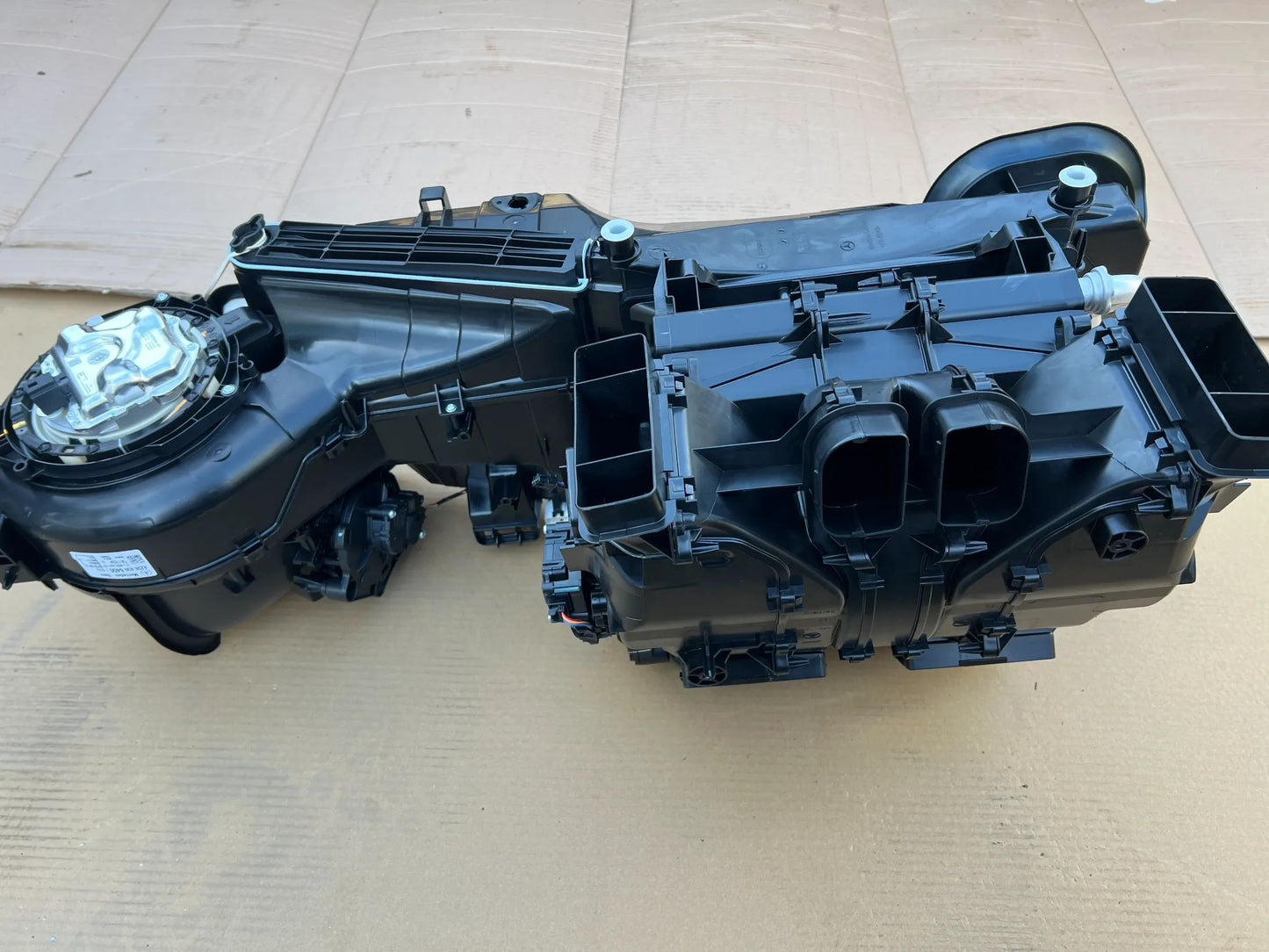 ORIGINAL MERCEDES-BENZ CLE A236/C236 HEIZUNGSKASTEN A2368306400 + A2369069500 NE