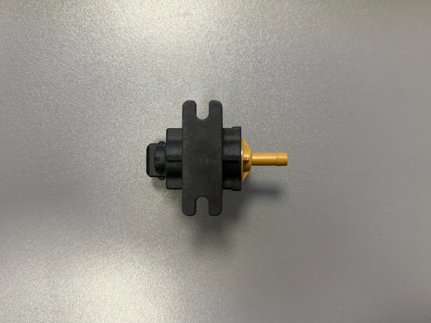 Original Pierburg Magnetventil / Druckwandler (Unterdruckventil) PA6-GF30 NEU