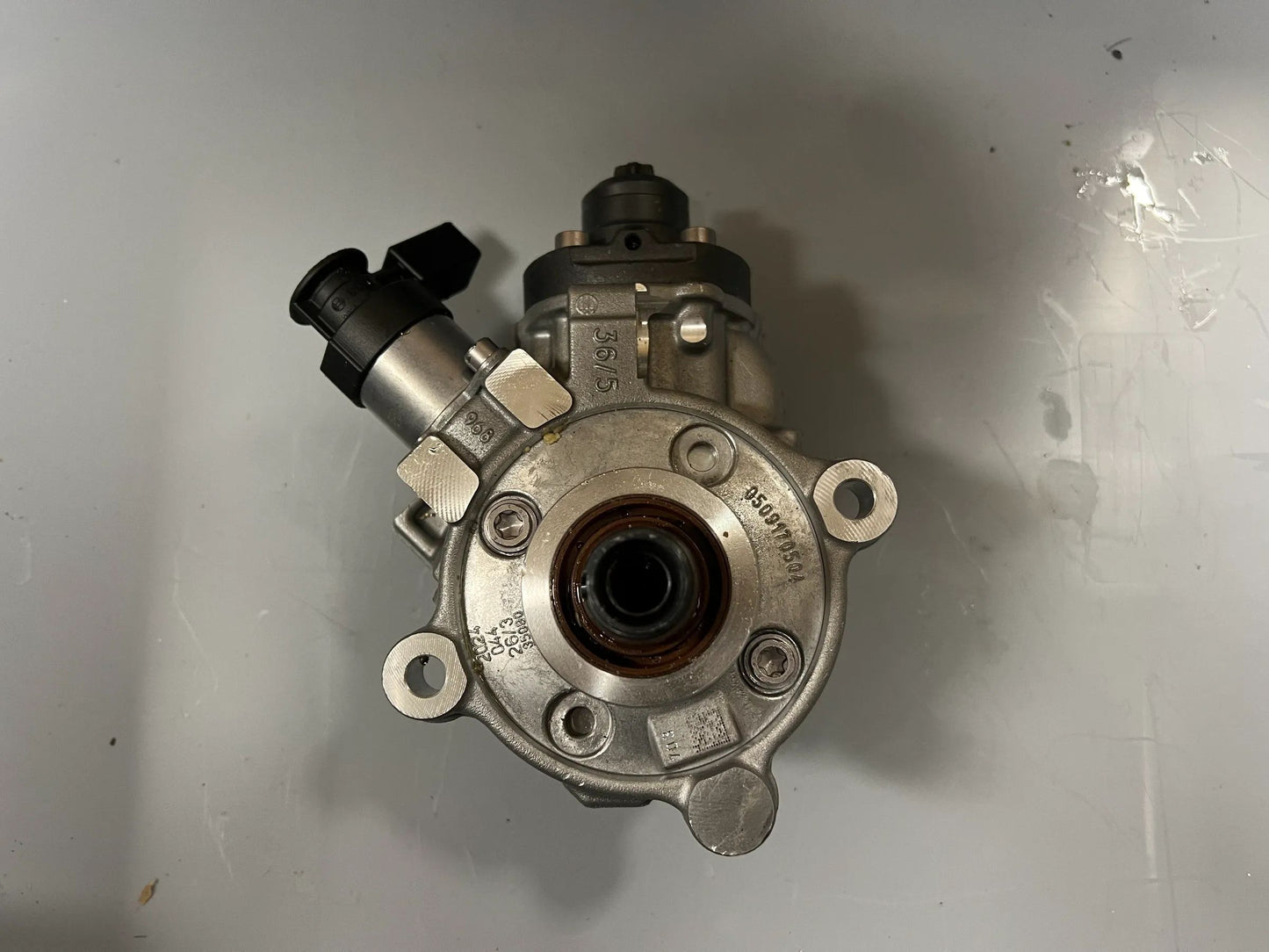 Original Mercedes Benz OM654 Kraftstoffpumpe Hochdruckpumpe A6540704301 NEU