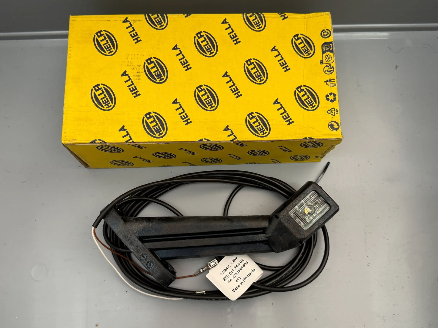 Original Hella Umrissleuchte Rechts 2XS 011 744-041 NEU