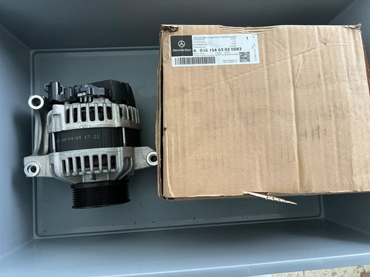 Original Mercedes-Benz Generator Lichtmaschine A0151546302 NEU