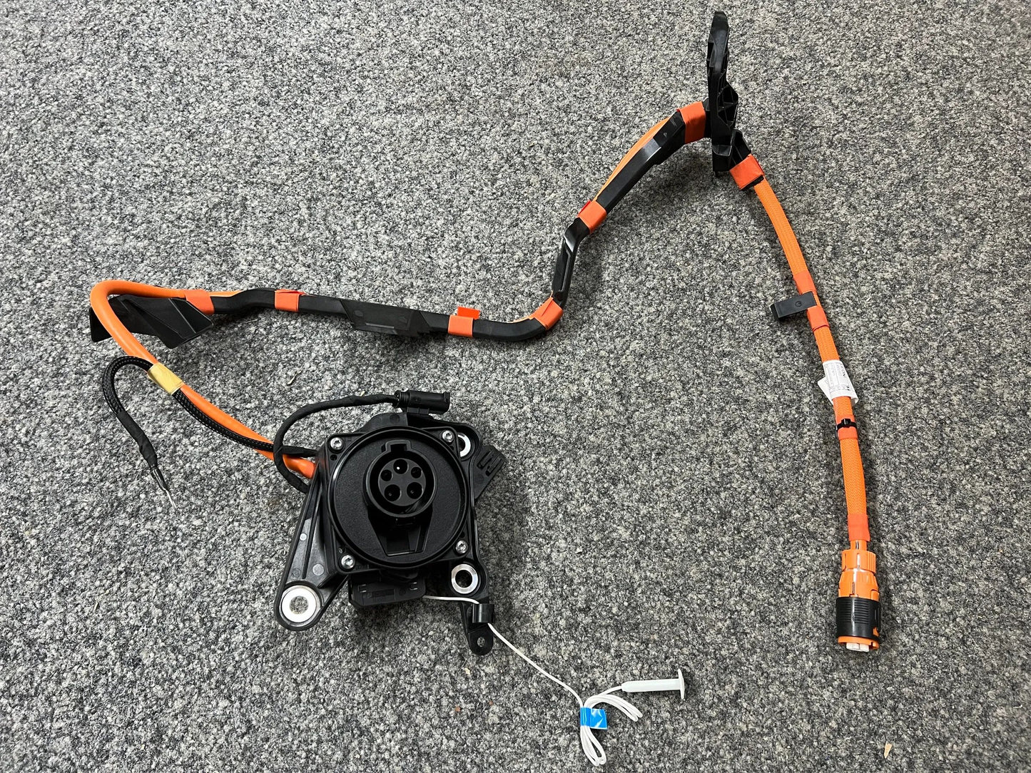 Original BMW 5er G30 G31 Ladebuchse mit Hochvolt Elektro Ladekabel 9381121 NEU