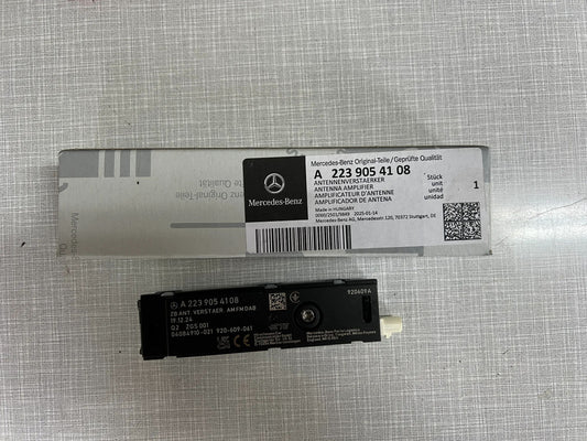 Original Mercedes-Benz Antennenverstärker A2239054108 NEU