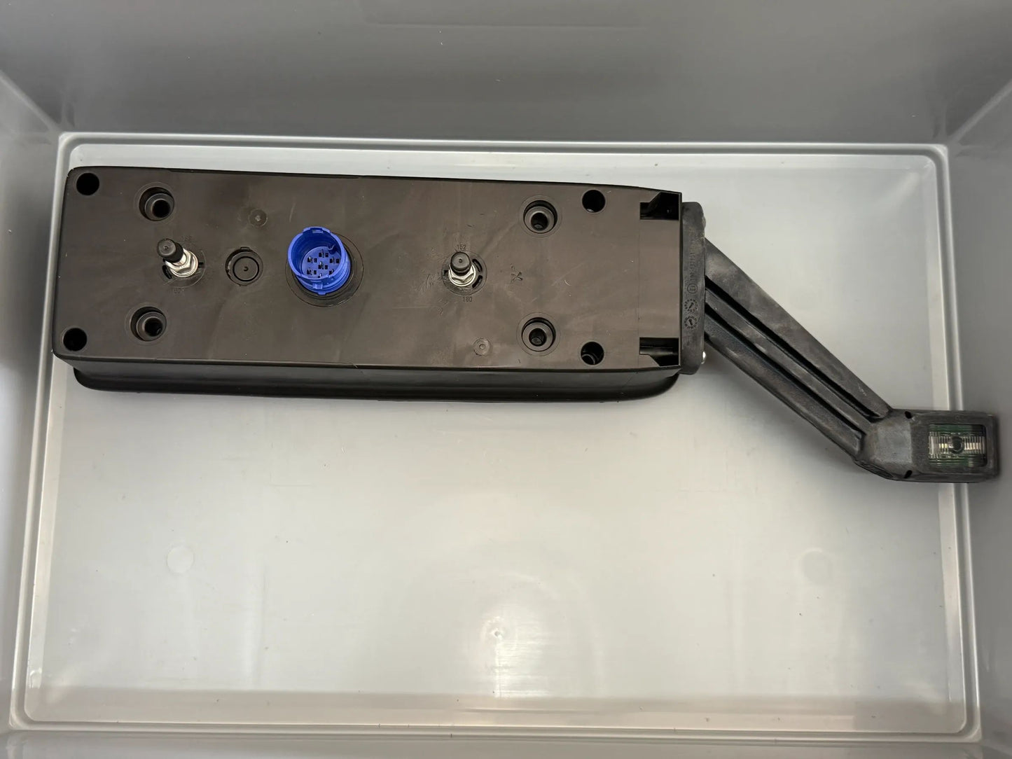 Original Hella Heckleuchte Rechts 2VP 340 934-201 NEU