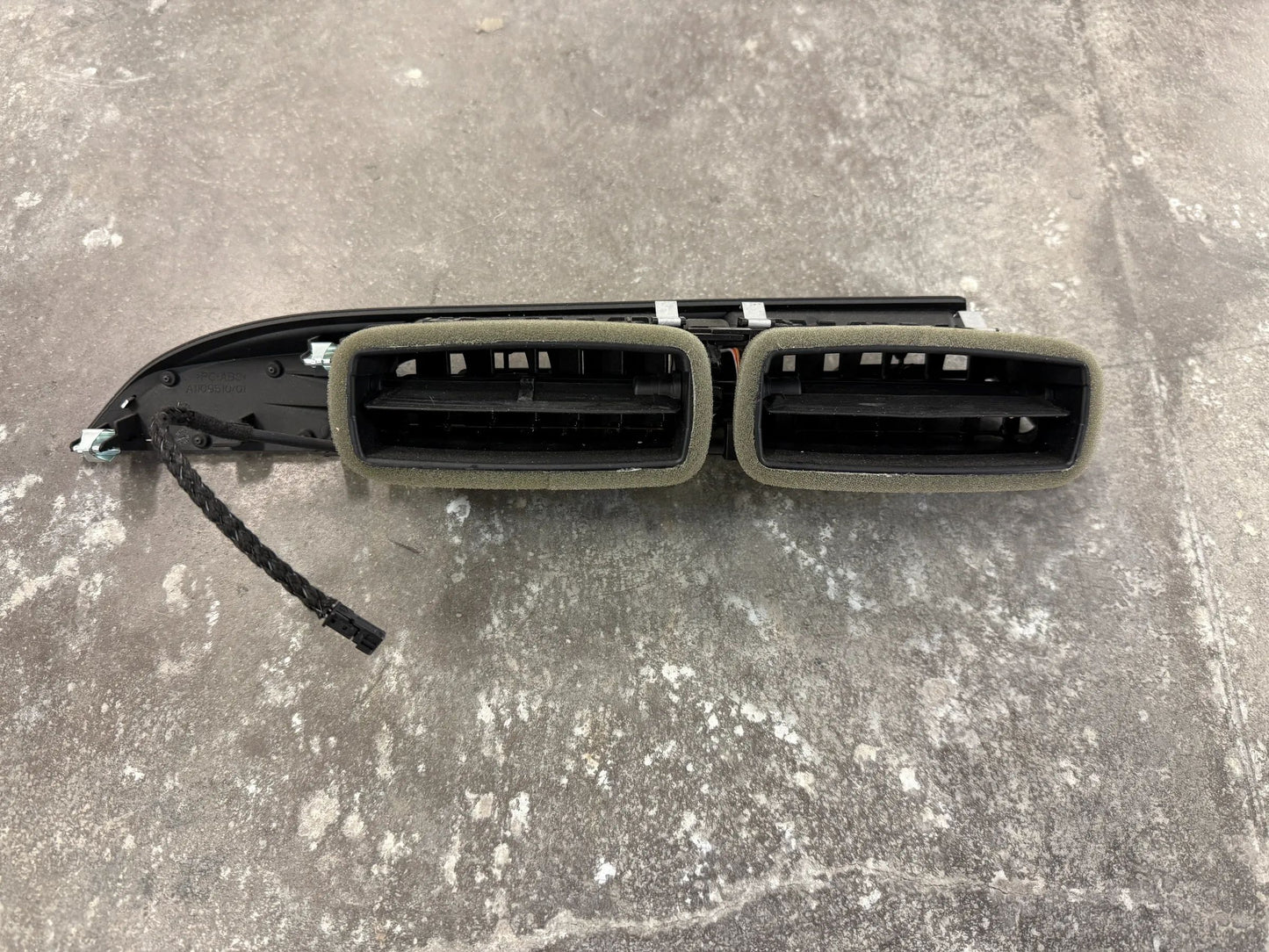 Original BMW i12 i15 i8 Frischluftgrill links 9320893 64229320893 NEU
