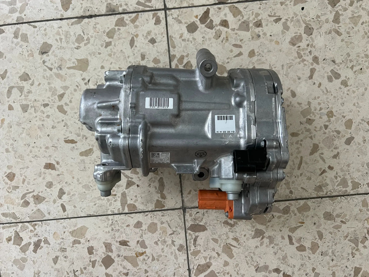 Original Mercedes-Benz Kältemittelverdichter Klimakompressor A0008304404 NEU