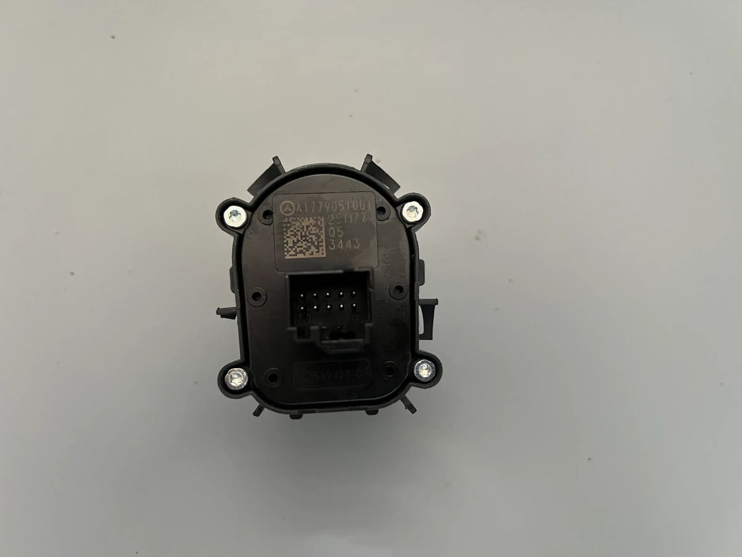 Original Mercedes-Benz Tastenschalter Start-Stopp A1779051001 NEU