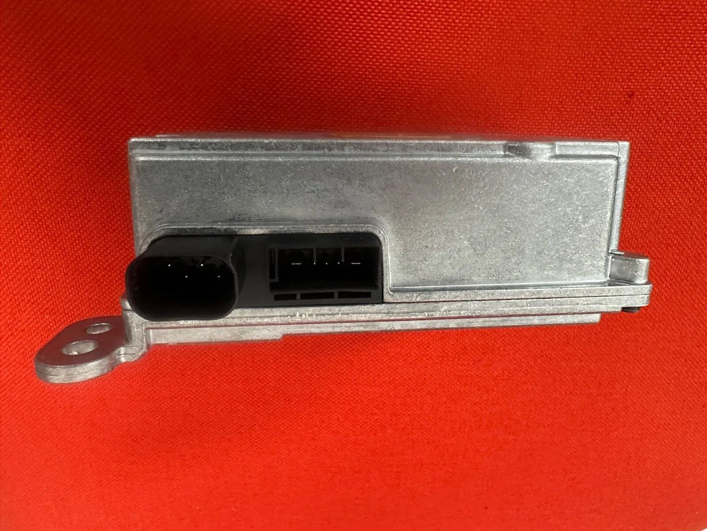 ORIGINAL Mercedes Benz Spannungswandler Steckdose 230 V 12 V / 230 V A0008273500