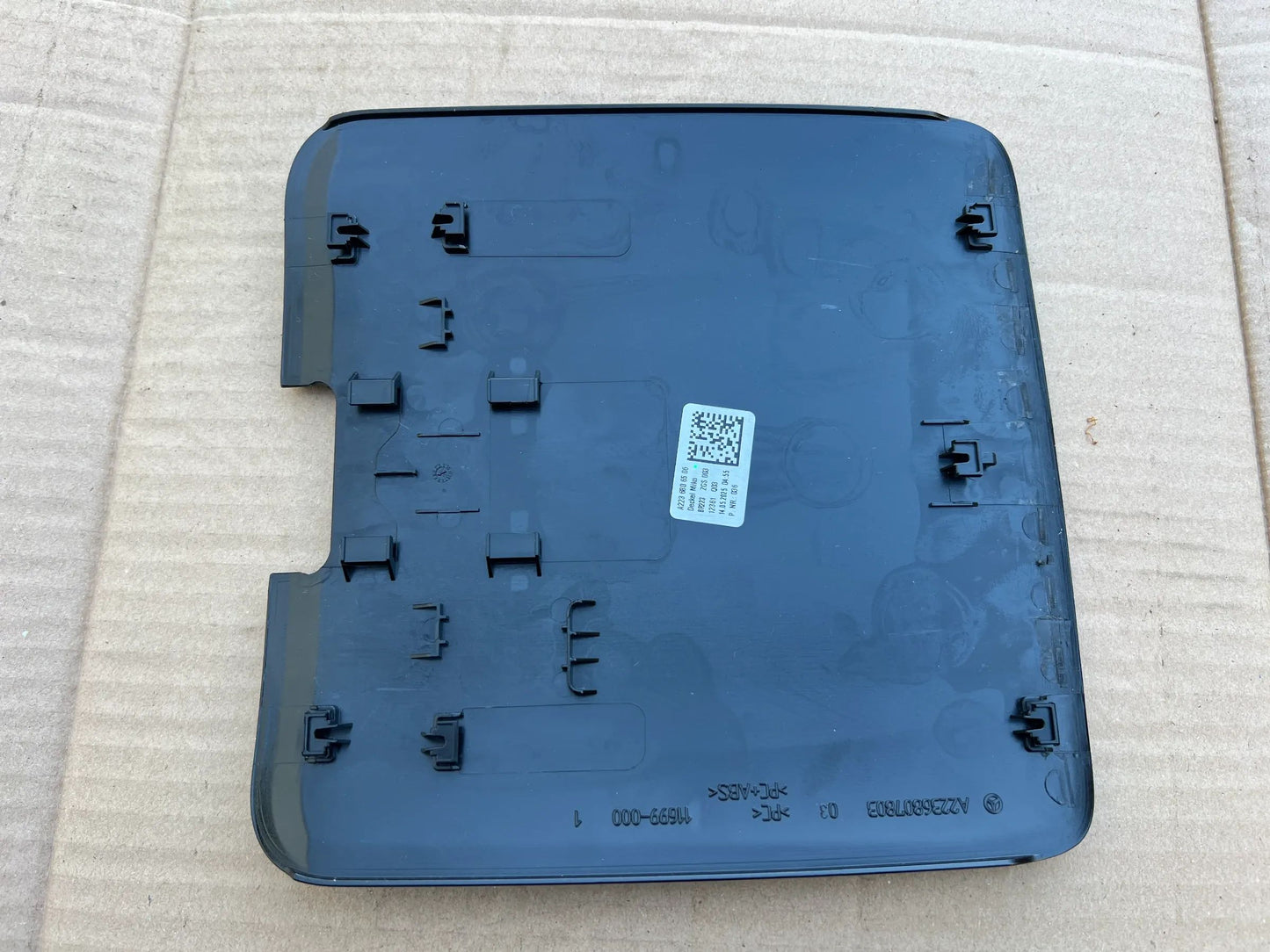 Mercedes-Benz S-Klasse W223 Abdeckklappe Abglagebox A2236806506 NEU