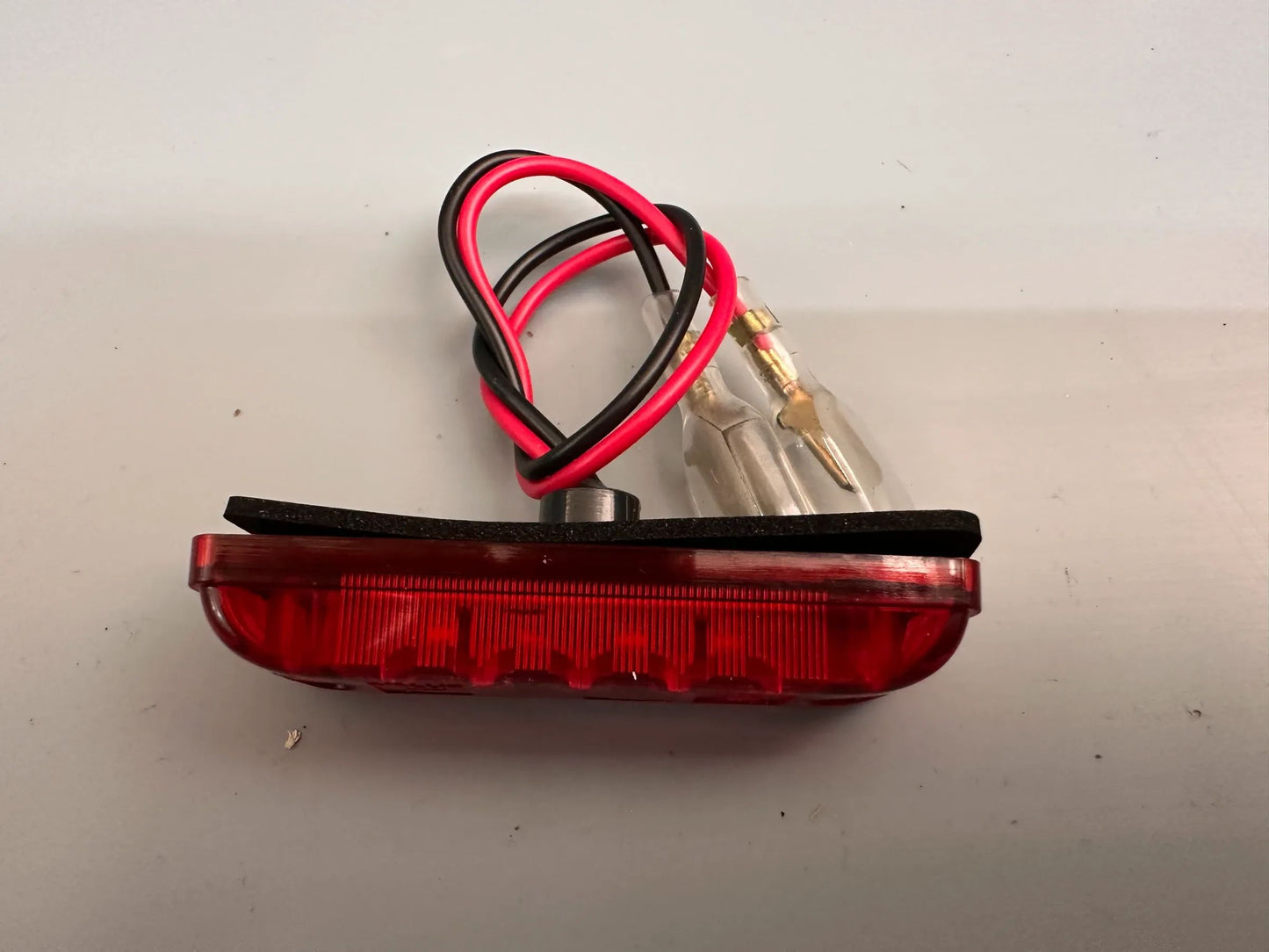 Original Hella Schlussleuchte 2TM 357 010-111 NEU