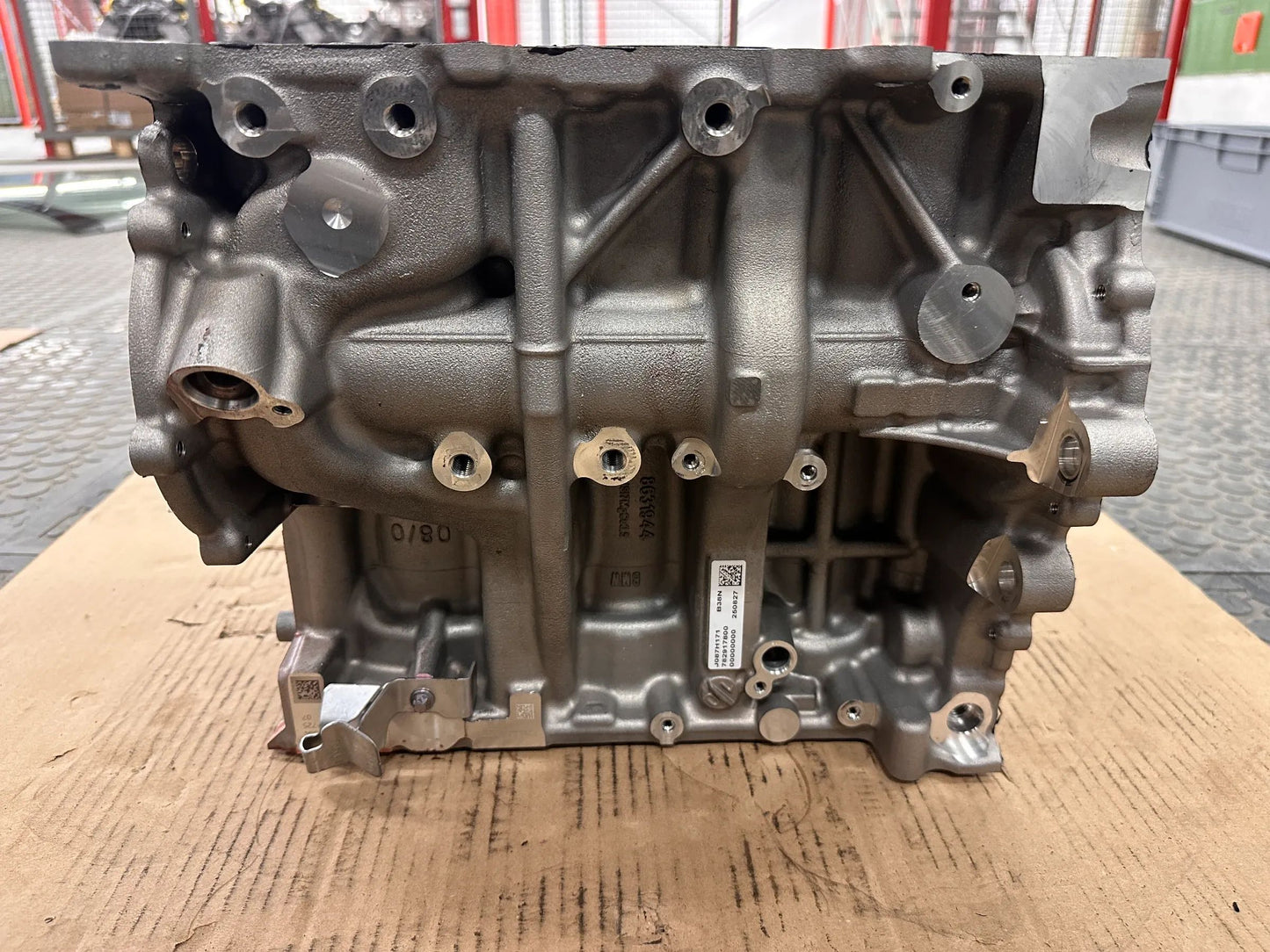 Original BMW Motorblock B38A15P 8631944 NEU