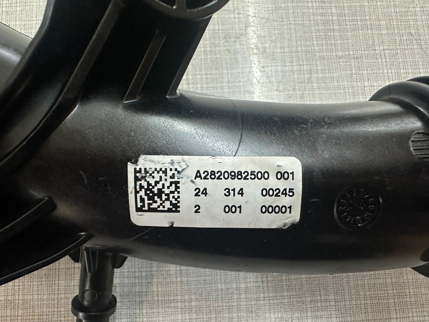 Mercedes Benz Ladeluftrohr Ladeluftleitung Ladeluftkrümmer A2820982500 NEU