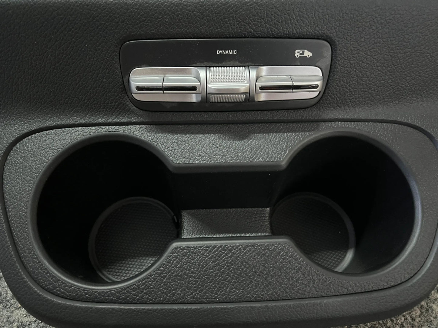 Mercedes-Benz V-Klasse Facelift Konsole Doppelcupholder Cockpit A4486801101 NEU