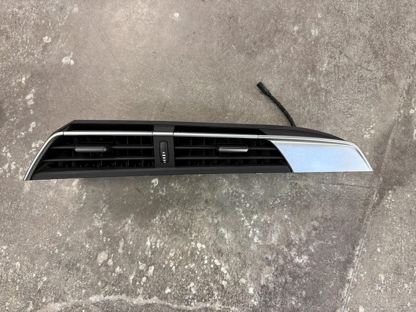 Original BMW i12 i15 i8 Frischluftgrill links 9320893 64229320893 NEU