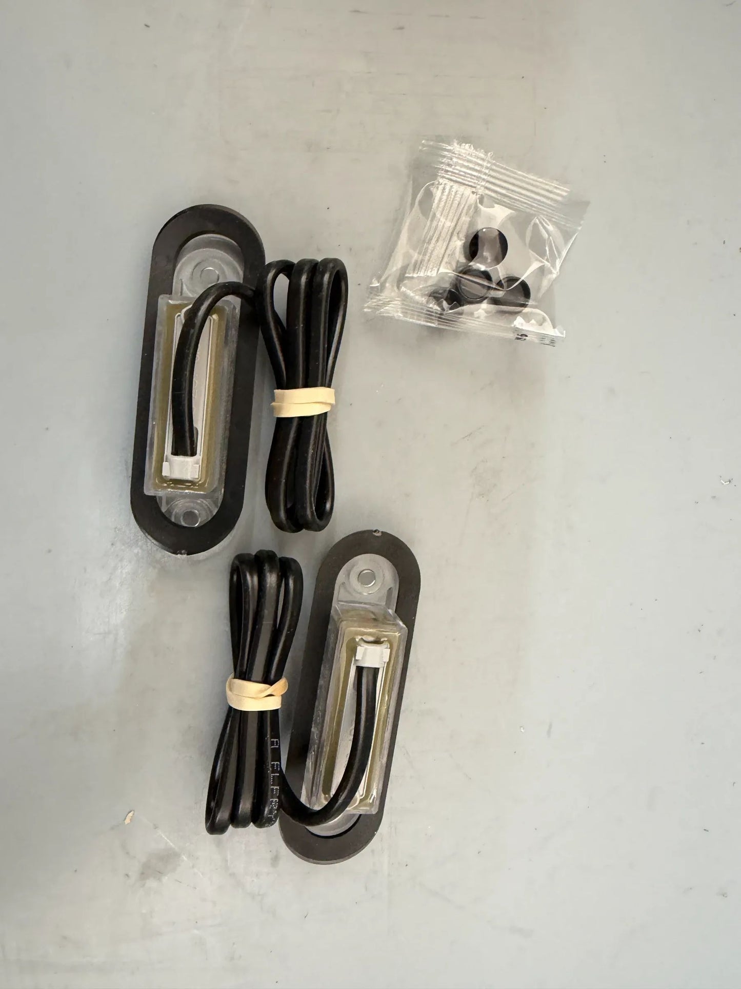 Original Hella Umrissleuchte 2st 2XA 959 790-401 NEU
