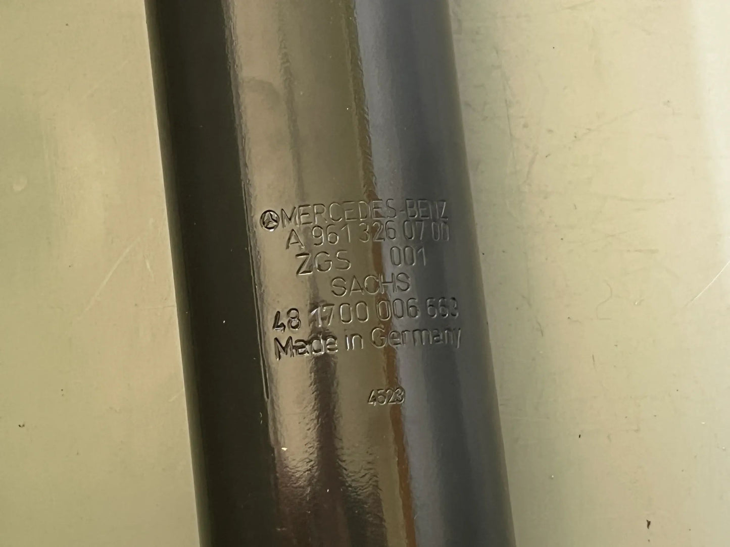 Original Mercedes-Benz Stoßdämpfer A9613260700 NEU