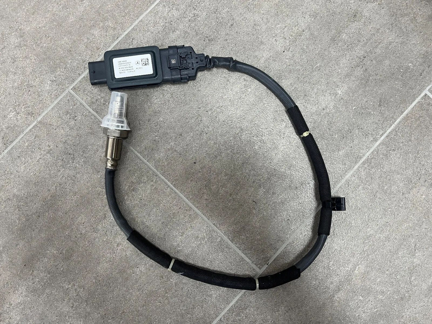 ORIGINAL MERCEDES BENZ LU NOX-SENSOR A0009054620 NEU