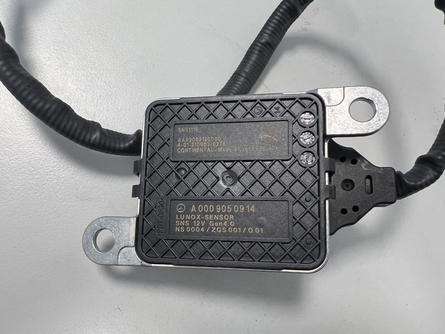 ORIGINAL Mercedes Benz NOx Sensor Lambdasonde A0009050914 NEU