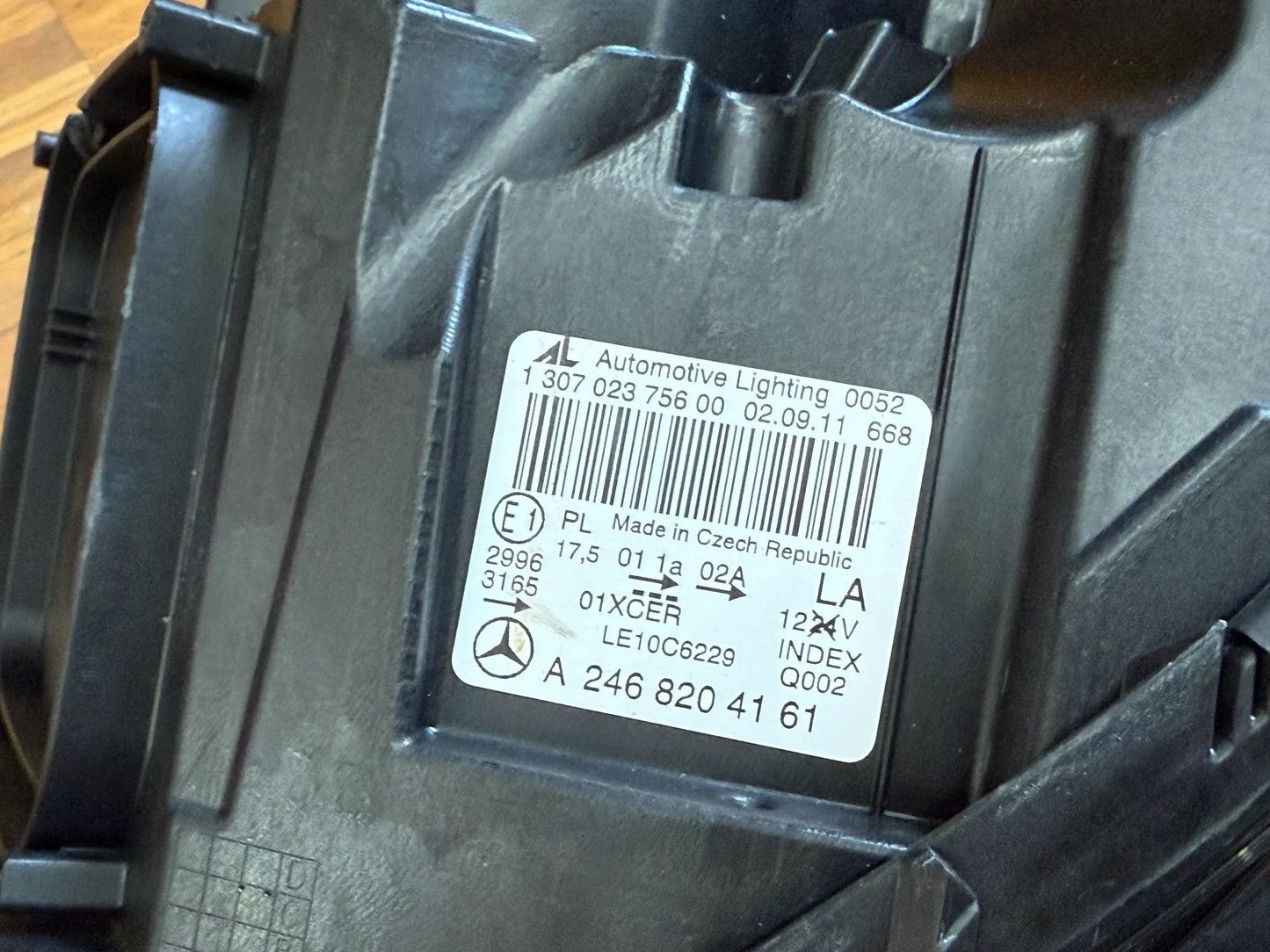 Original Mercedes-Benz W246 Scheinwerfer A2468204161