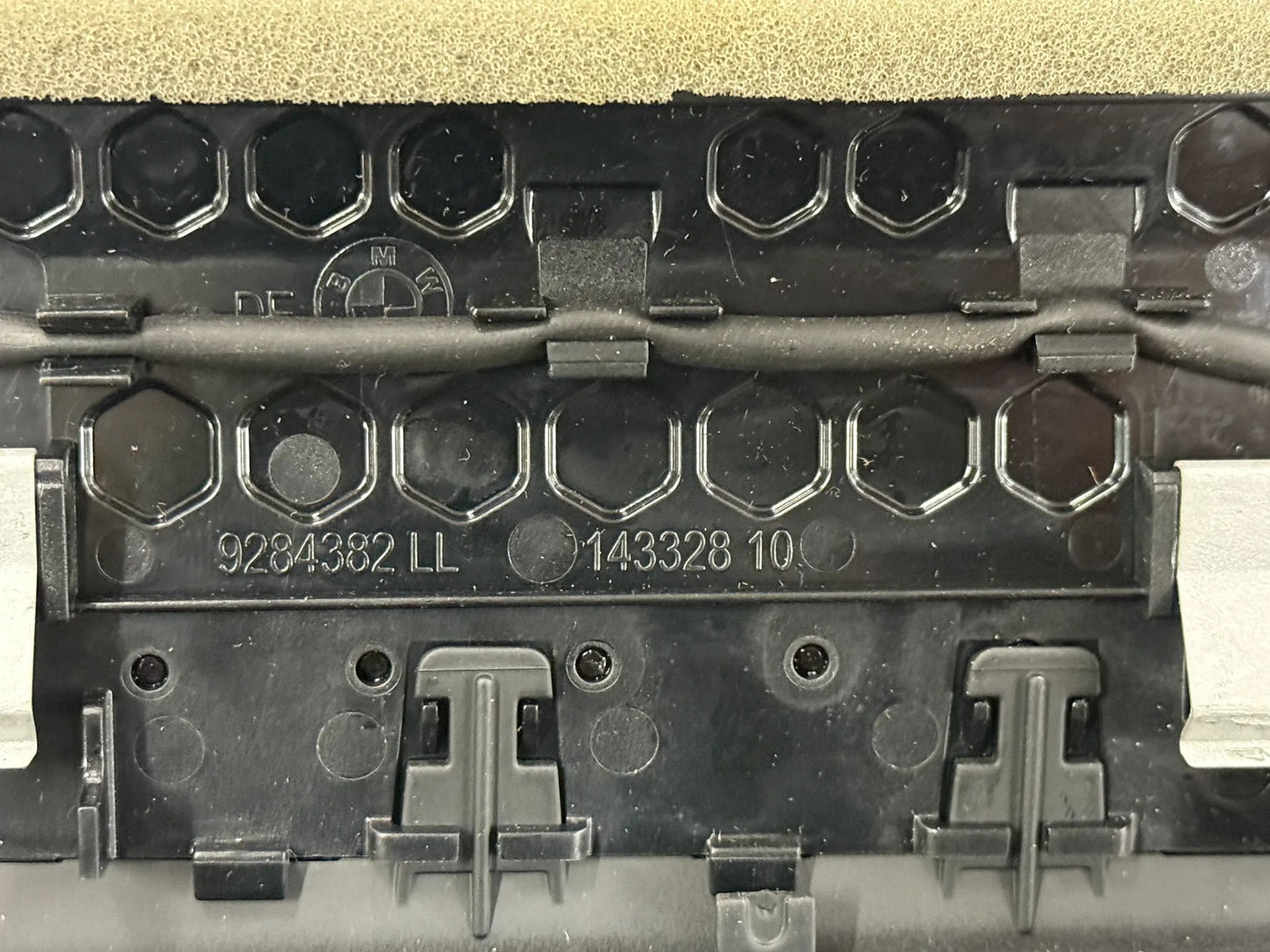 Original BMW i12 i15 i8 Frischluftgrill links 9320893 64229320893 NEU