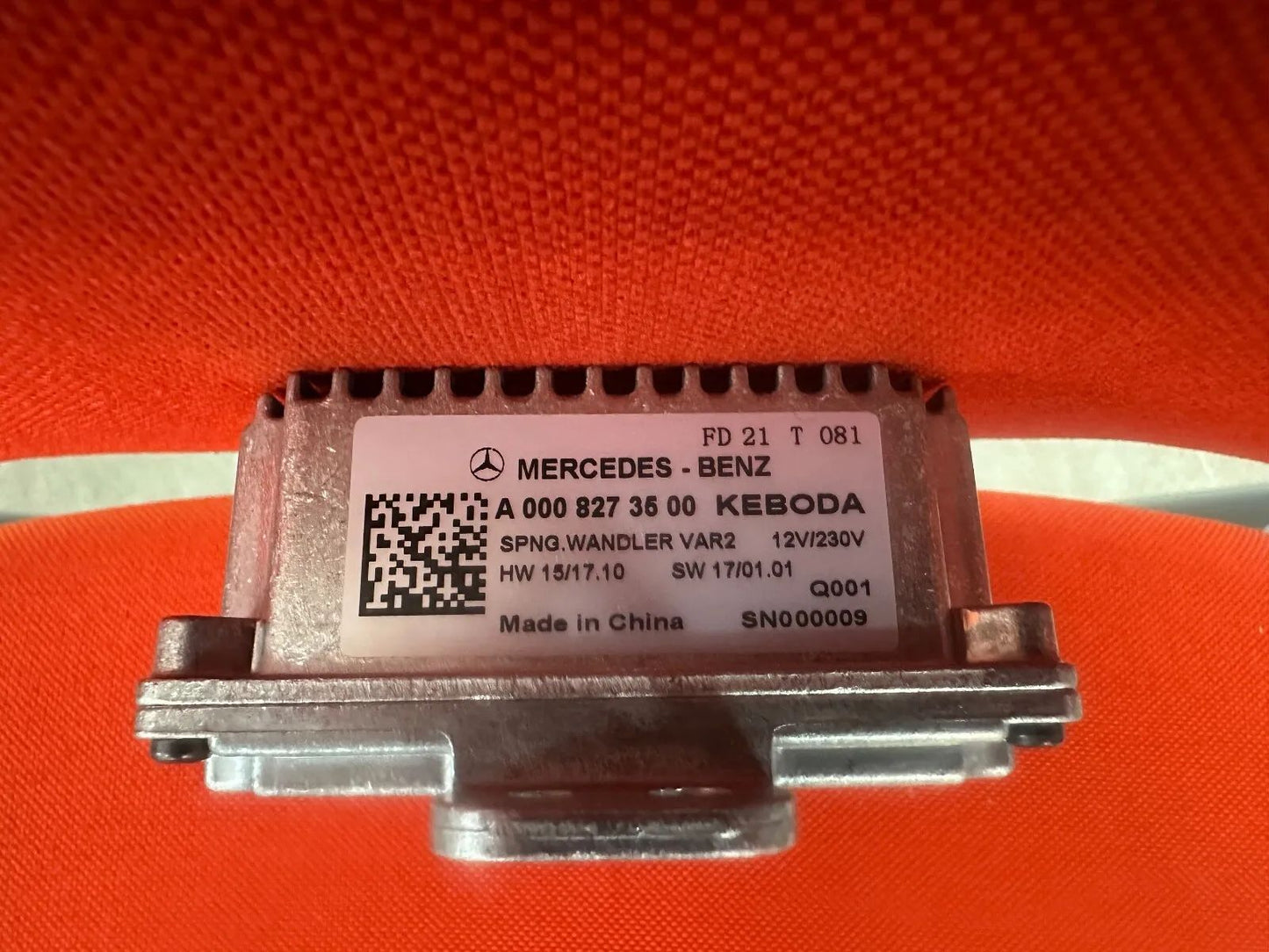ORIGINAL Mercedes Benz Spannungswandler Steckdose 230 V 12 V / 230 V A0008273500