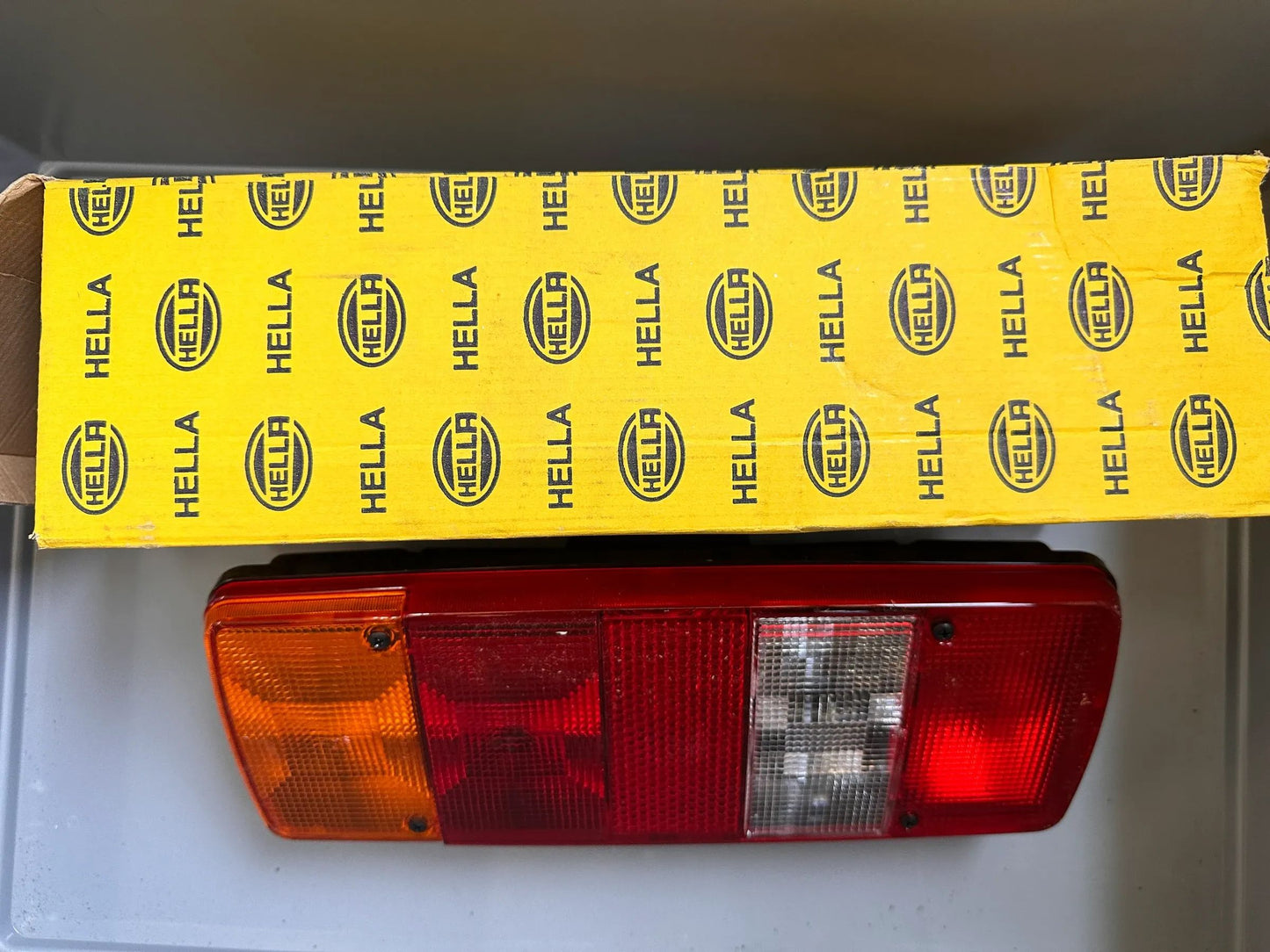 Original Hella Heckleuchte Links 2VP 003 567-111 NEU
