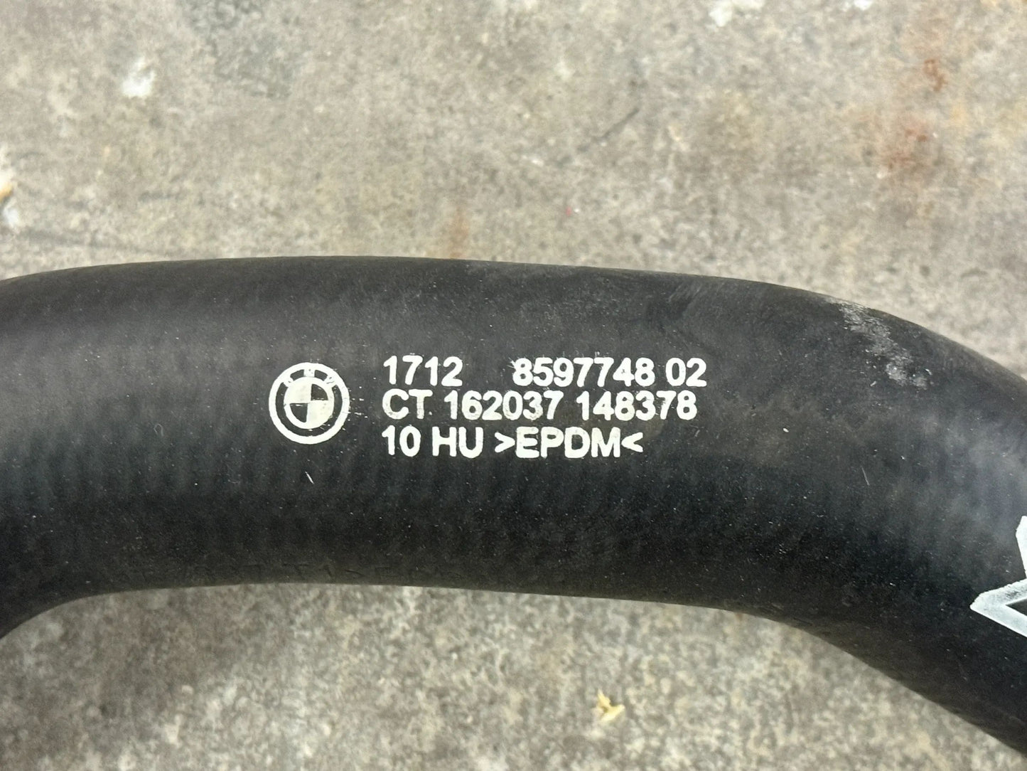 Original BMW Schlauch Kühlmittelkühler 8597748 NEU