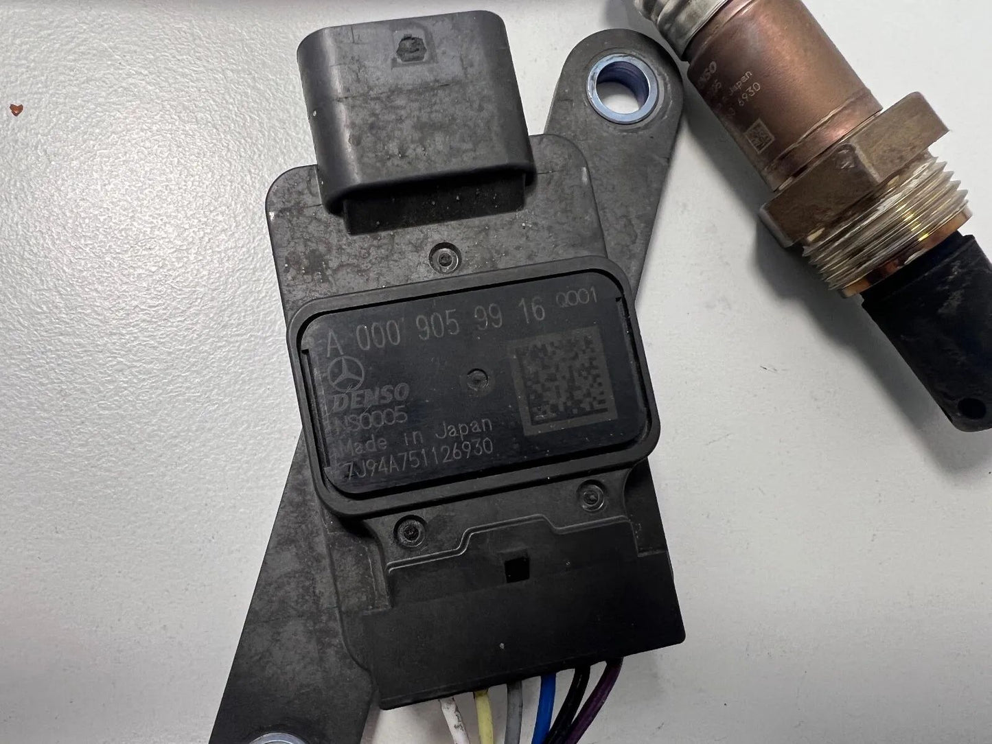 ORIGINAL Mercedes Benz NOx Sensor A0009059916 NEU