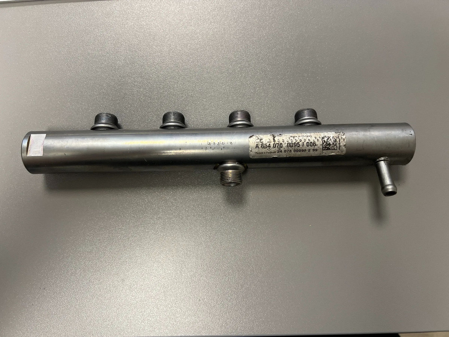 ORIGINAL Mercedes Benz OM654 Verteilerrohr Kraftstoffverteiler A6540700095