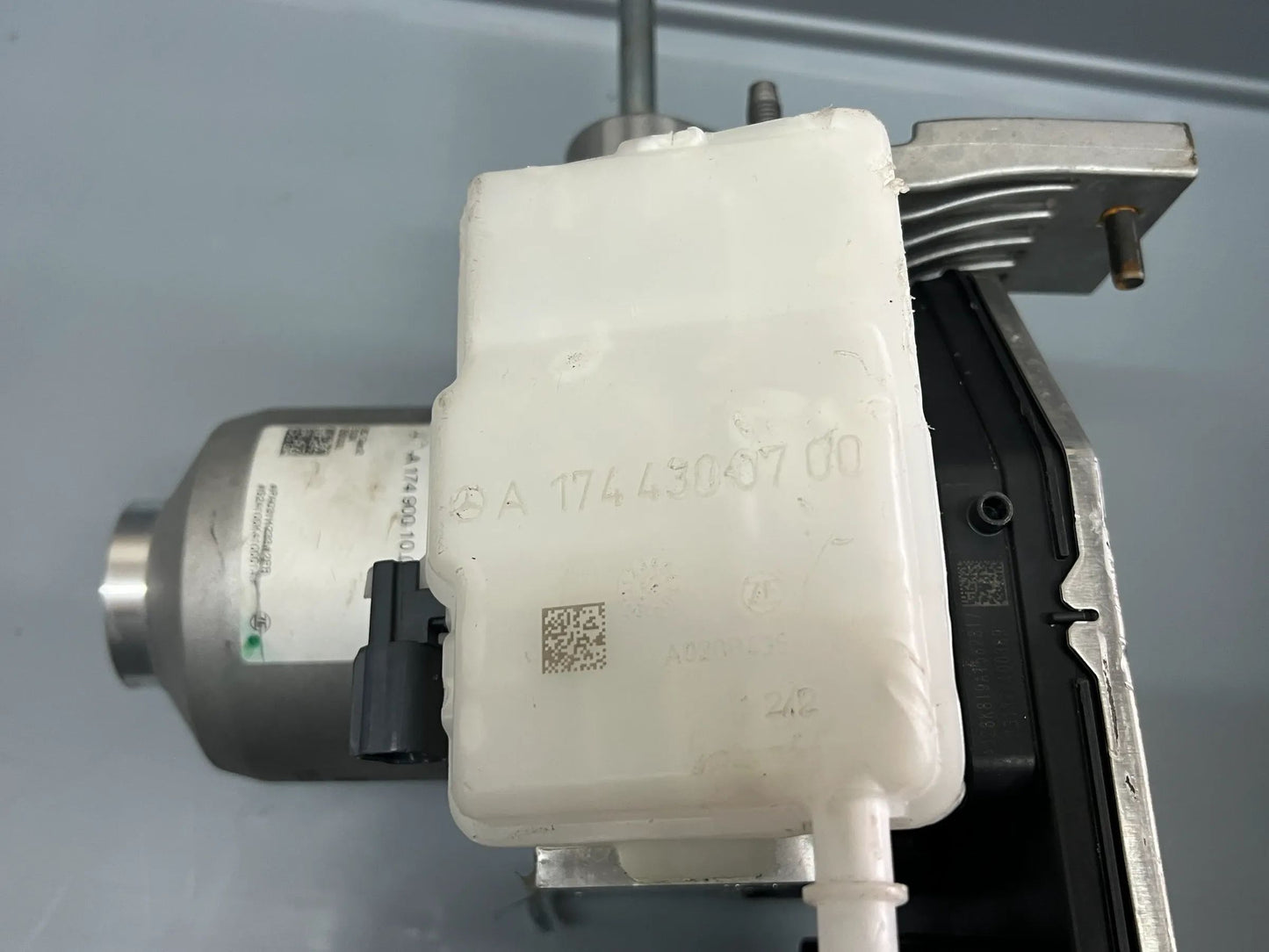 Original Mercedes Benz Elektromechanische Servolenkung A1749001000 NEU