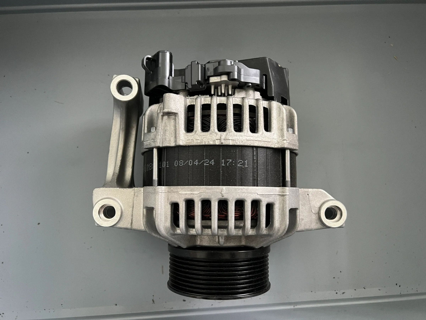 Original Mercedes-Benz Generator Lichtmaschine A0151546302 NEU