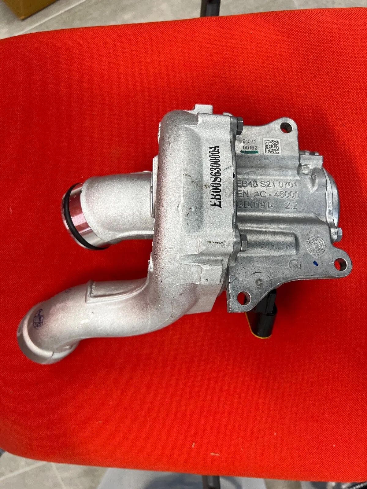 ORIGINAL Mercedes-Benz AMG Zusatzkompressor Turbolader Turbo A2560903600 NEU