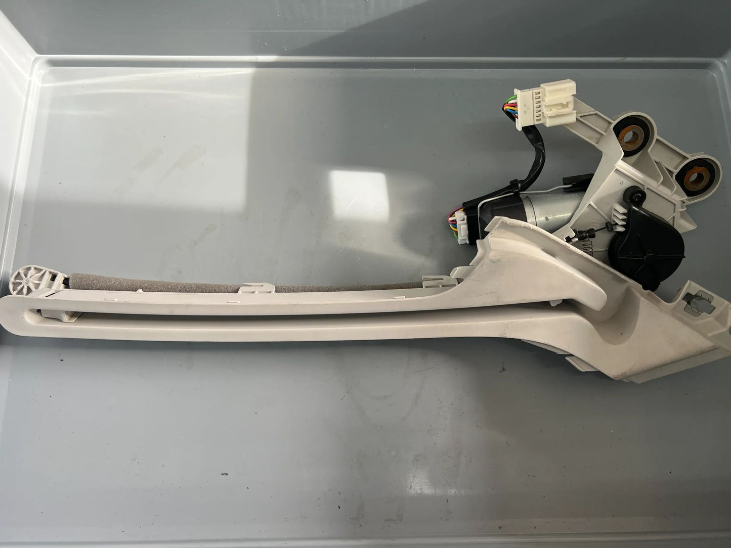 Original Mercedes Benz C-Klasse W206 Getriebemotor Rollo rechts A2069065705 NEU