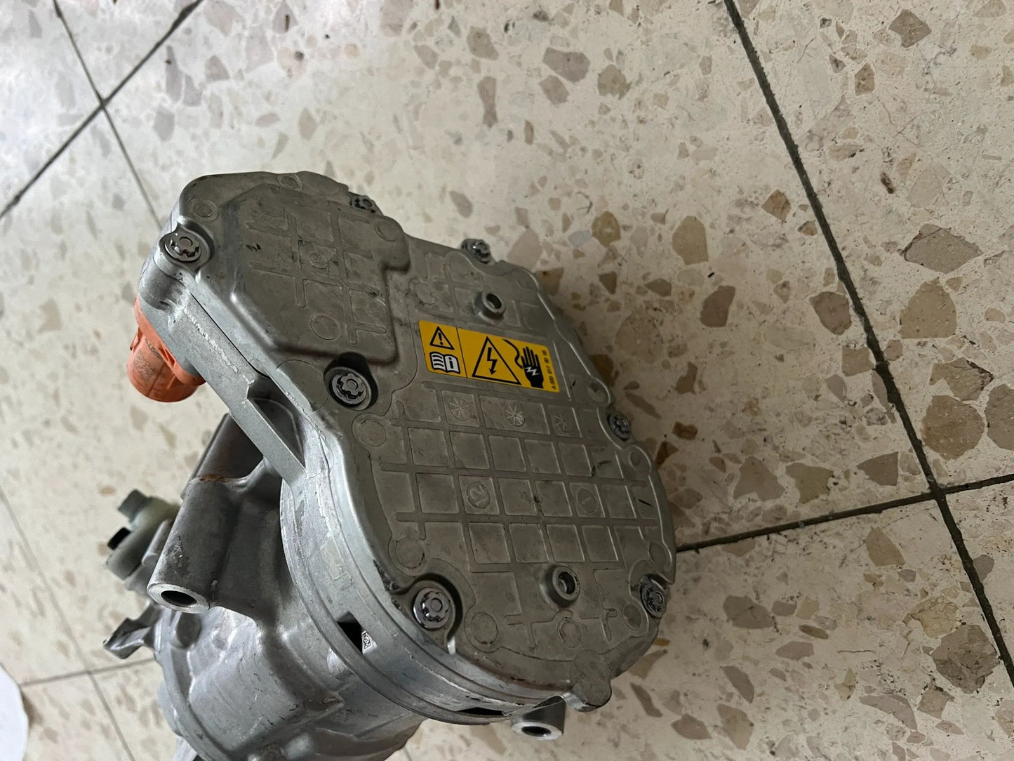 Original Mercedes-Benz Kältemittelverdichter Klimakompressor A0008304404 NEU