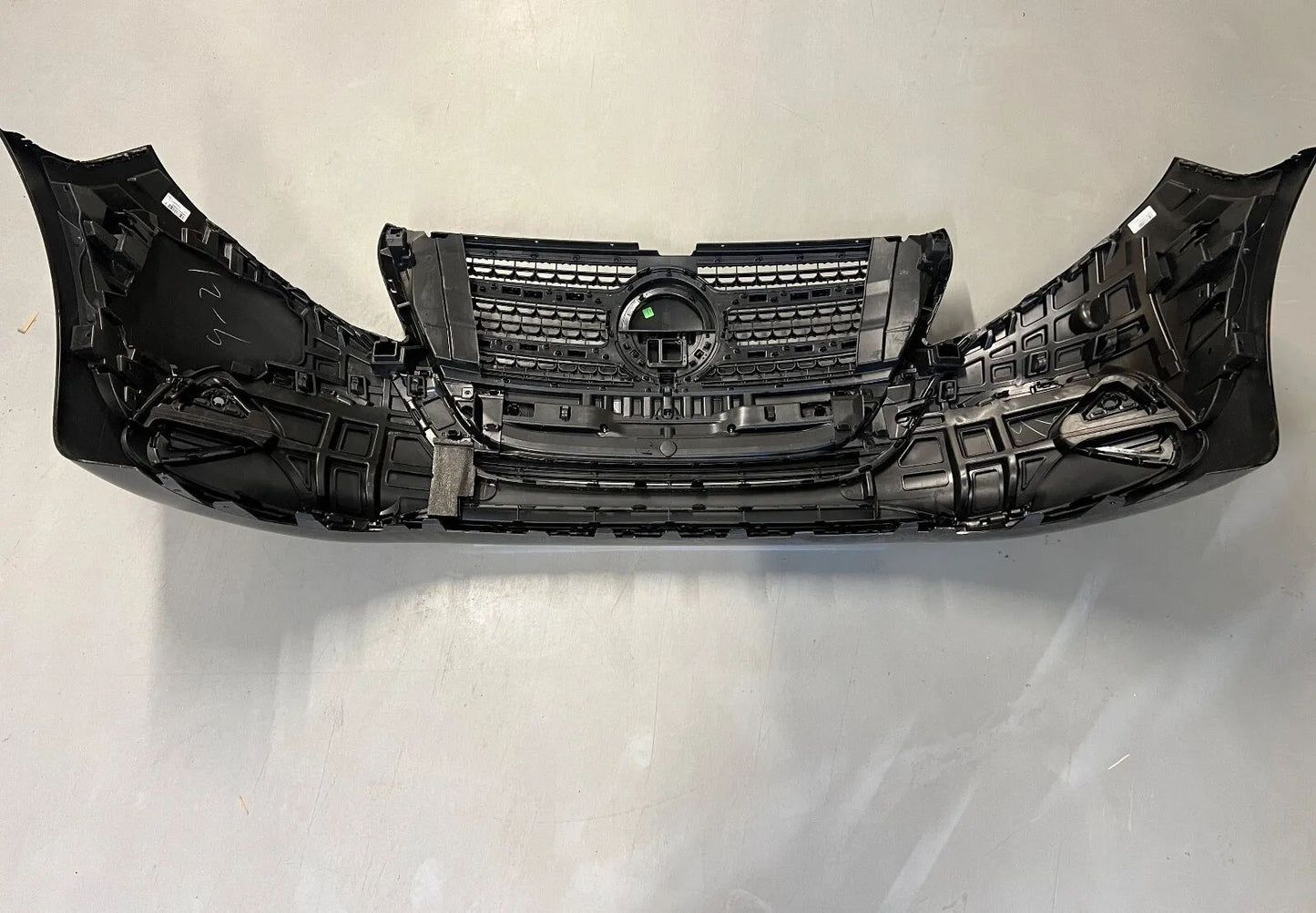 ORIGINAL Mercedes Benz V-Klasse FACELIFT NEW MODELL W447 Stoßstange vorne NEU